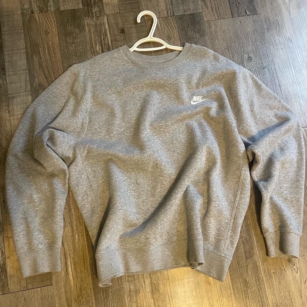 Grey Nike crewneck sweatshirt